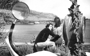 Salvador Dali e Gala nel giardino della casa di Cadaques, in Spagna (Photo by Charles Hewitt/Getty Images)