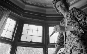 © Michael-Putland-David-Bowie-at-home-Beckenham-Kent-UK-1972