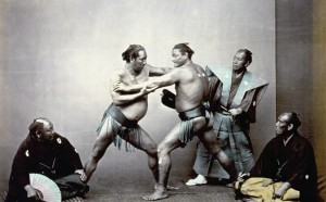 Felice Beato, Lottatori di Sumo durante il combattimento, 1863-1868 �Raccolte Museali Fratelli Alinari (RMFA)-collezione Malandrini Firenze