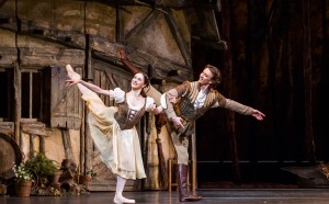 Giselle-Royal-Ballet-ph Tristram-Kenton