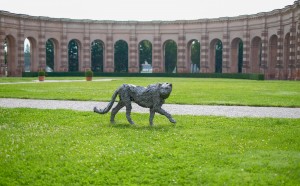 Davide Rivalta, Ghepardo, acciaio inox, collezione privata. Installation view di Un sogno fatto a Mantova, Palazzo Te