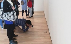 scherzo Museum of Modern Art San Francisco occhiali spacciati per opera arte contemporanea