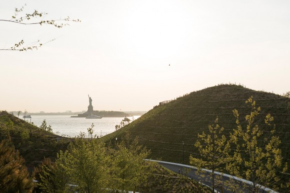WEST 8, The Hills, Governors Island - New York. Photo by Timothy Schenck