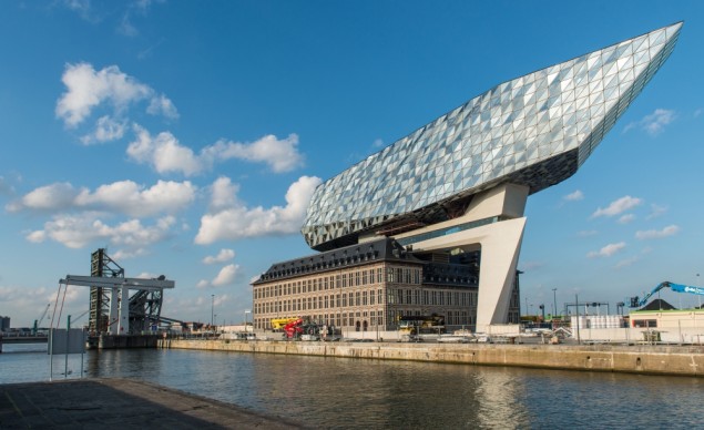 Zaha Hadid, Port Haus, Anversa. Copyright Havenbedrijf Antwerpen – Peter Knoop