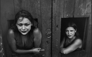 Henri Cartier-Bresson, Prostitute. Calle Cuauhtemoctzin, Città del Messico, Messico 1934 © Henri Cartier-Bresson / Magnum Photos