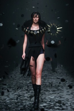 Le creazioni dello stilista Gareth Pugh alla Mercedes-Benz China Fashion Week