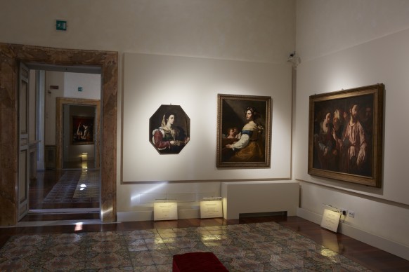Installation view della mostra  “Artemisia Gentileschi e il suo tempo”, al Museo di Roma Palazzo Braschi dal 30 novembre 2016 al 7 maggio 2017