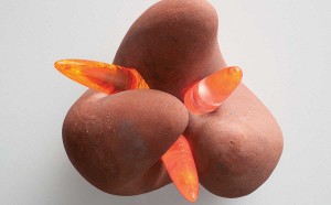 Isamu Noguchi Red Lunar Fist 1944 Magnesite, plastic, resin and electric components The Isamu Noguchi Foundation and Garden Museum, New York Photo by Kevin Noble © The Isamu Noguchi Foundation and Garden Museum, New York