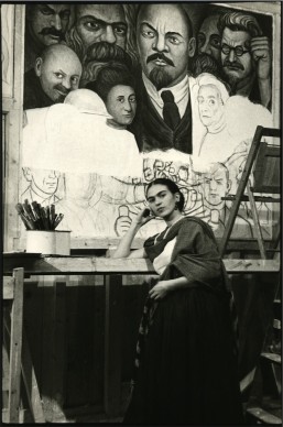 Frida in Front of Unfinished Unity Panel at New Workers School © Lucienne Bloch