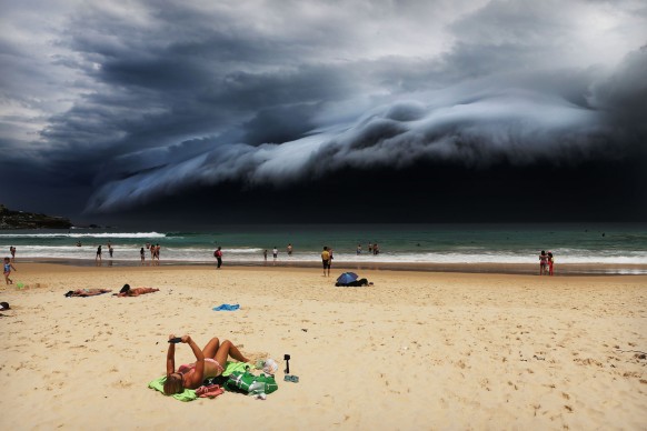 © Rohan Kelly, Storm Front on Bondi Beach, World Press Photo 2016