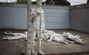 Holocaust Memorial at California Palace of the Legion of Honor. by artist George Segal photo by Eekim fonte Wikipedia