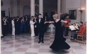 Princess_Lady Diana Spencer_dancing_with_John_Travolta_at_a_White_House_dinner_for_the_Prince_and_Princess_of_Wales