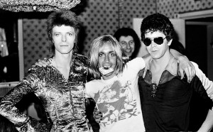 David Bowie, Iggy Pop, Lou Reed al Dorchester Hotel di Londra, 1972. Photo by Mick Rock