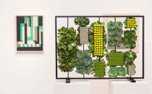 Floral display by Isabella Boyer Sikaffy of Burlingame. Artwork: Margaret Glapp, 'No. 4,' 1926. Photograph by Drew Altizer. Image courtesy of the Fine Arts Museums of San Francisco
