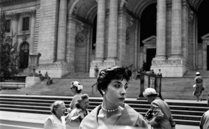 New York Public Library, New York, 1952 ca © Vivian Maier/Maloof Collection, Courtesy Howard Greenberg Gallery, New York
