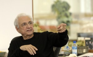 Frank-Gehry-nel-suo-studio
