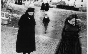 Mario Giacomelli, dalla serie Scanno, 1959, courtesy Archivio Mario Giacomelli, Senigallia