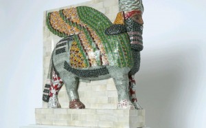 Michael Rakowitz, The Invisible Enemy Should Not Exist, 2016 (foto James O. Jenkins, courtesy the artist) Michael Rakowitz, The Invisible Enemy Should Not Exist, 2016 (foto James O. Jenkins, courtesy the artist)