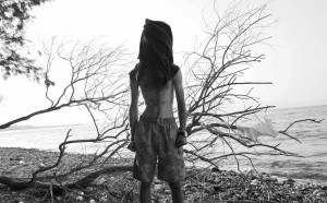 Walid, ventiquattrenne da Raqqa, Siria. Non ha voluto essere riconosciuto per timore di ripercussioni sulla sua famiglia, rimasta a casa. Kos, Grecia, 2015. © Paolo Pellegrin/Magnum Photos