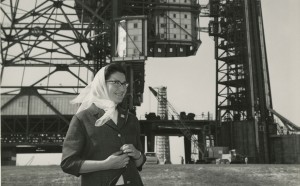 N.A.S.A. Photo, Tina Zuccoli at Pad. 37 (Cape Canaveral, Florida), 1964, gelatina a sviluppo, 20.5x25.3 cm, courtesy Fondazione Fotografia Modena (Fondo Tina Zuccoli).