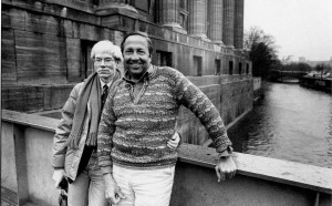 Andy Warhol and Robert Rauschenberg outside the Pergamon Museum in East Berlin, March 1983. Ph. © Christopher Makos, 1983