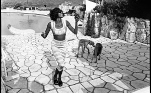 Jean Pigozzi, Naomi Campbell with Mick and Bono (the dogs), Antibes, 1993 © Jean Pigozzi