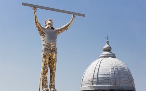 Jan Fabre L'uomo che misura le nuvole (versione americana, 18 anni in più) 1998 - 2016 Veduta dell'allestimento, Madre · Museo d'arte contemporanea Donnaregina, Napoli, 2017 Collezione privata Courtesy Fondazione Donnaregina per le arti contemporanee, Napoli Foto © Amedeo Benestante