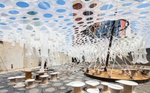 Lumen by Jenny Sabin Studio per lo Young Architects Program 2017, presente presso il MoMA PS1 fino al 4 settembre. Image courtesy MoMA PS1. Photo by Pablo Enriquez