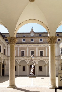 Tony Cragg, Elliptical Column, 2012 - Un'opera per il Palazzo Ducale, Urbino 2017