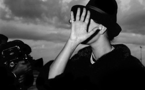 Agenzia Dufoto, Sofia Loren all’aeroporto di Ciampino di ritorno dagli Stati Uniti. Roma, 14 novembre 1961