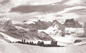 Mario Piacenza, Panorama dal campo a m 5550 verso il fianco sinistro del ghiacciaio Durung-Drung, 1913. Centro Documentazione Museo Nazionale della Montagna
