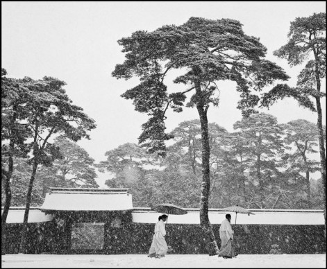 Werner Bischof, Courtyard of the Meiji shrine, Tokyo, Japan, 1951 © Werner Bischof - Magnum Photos