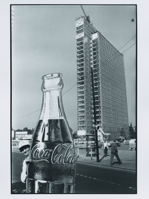 Construction of a High-Rise, Düsseldorf, 1959 - dalla serie “Die Deutschen” © René Burri