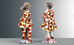 Due figure di Arlecchino e Arlecchina Doccia, Ginori, 1760 circa Porcellana policroma Marca: 4 inciso sulla base inv. 6081 a-b Two figures of Harlequin and Arlecchina Doccia, Ginori, c. 1760 Polychrome porcelain Mark: 4 incised on the base inv. 6081 a-b © Arrigo Coppitz