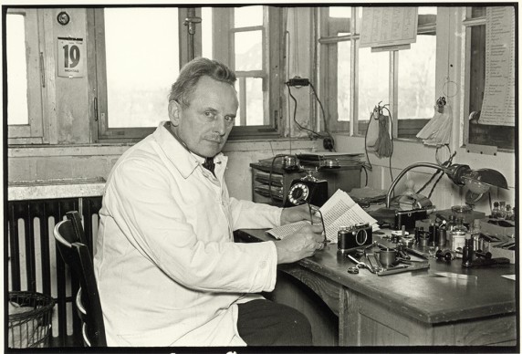 Julius Huisgen, Oskar Barnack at His Workplace in the Hausertor Works, 1934 © Leica Camera AG