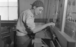 Anni Albers in her weaving studio at Black Mountain College, 1937. Photograph by Helen M. Post © The Josef and Anni Albers Foundation, VEGAP, Bilbao, 2017