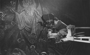 Sergej M. Ejzenštejn, foto dal set del film Ivan il Terribile, 1943