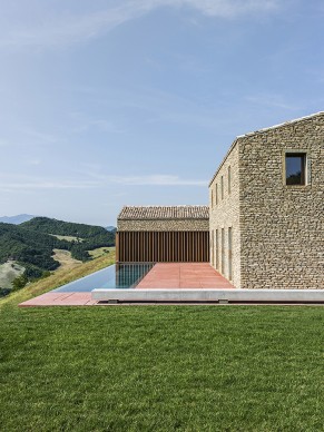 AP House Urbino Pieve di Cagna, Italy. Courtesy of GGA gardini gibertini architects, 2017 © Ezio Manciucca
