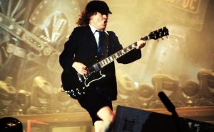 Angus Young live con gli AC/DC a Barcellona, nel 2009. Photo by Ed Vill, fonte Flickr