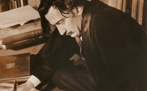 Eric Schaal Salvador Dalí mentre scrive la Vita segreta di Salvador Dalí nella casa di Caresse Crosby, a Hampton Manor, Virginia 1941 © Fundació Gala-Salvador Dalí, Figueres, 2018 Diritti di immagine di Salvador Dalí riservati