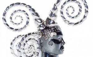 Orlan, Broche Tête de fou, 2010 Or, argent, Édition 1/8 Arcas, Collection Diane Venet © Sherry Griffin, Brooklyn