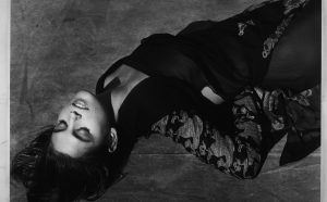 Albert Watson, Blumarine, San Francisco – autunno/inverno 1989/90. Modella: Cindy Crawford. Photo by Albert Watson