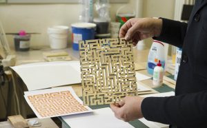 11) Istituto dei Ciechi di Milano, modello in legno per realizzare la matrice tattile dell’opera Red Meander di Anni Albers © Marco Rolando