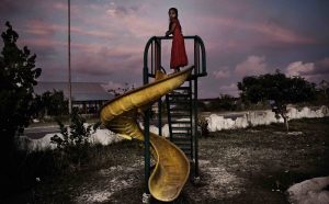 Francesco Zizola dalla serie “Maldive: un paradiso perduto”, 2007 Stampa digitale a colori su carta fotografica Fine Art 30 x 21,50 cm Courtesy dell’artista