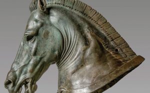 Protome di cavallo “Medici Riccardi” 340-330 a.C. Bronzo fuso, un tempo dorato a lamina e a foglia Firenze, Museo Archeologico Nazionale