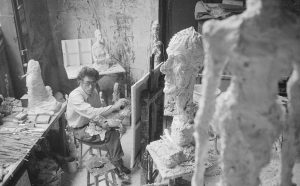 Alberto Giacometti painting in his Paris studio, 1958 Photo: Ernst Scheidegger © 2018 Stiftung Ernst Scheidegger– Archiv, Zürich