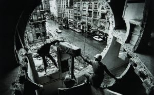 Harry Gruyaert Gordon Matta-Clark and Gerry Hovagimyan working on Conical Intersect. Rue Beaubourg, 1975 © Harry Gruyaert