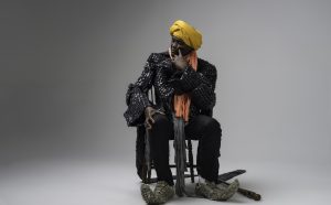 Maurice Mbikayi The Aesthete Thinker 1, 2016 c-print 73,4x110 cm edizione di 5 Courtesy dell’artista e Officine dell’Immagine, Milano