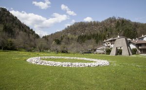 Richard Long, Tagliamento River Stone Ring, 1996, Art Park (Collezione Egidio Marzona), Verzegnis. Photo © Eva Basso_5
