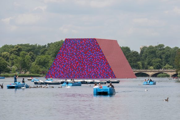 Christo and Jeanne-Claude The London Mastaba, Serpentine Lake, Hyde Park, 2016-18. Photo: Wolfgang Volz © 2018 Christo